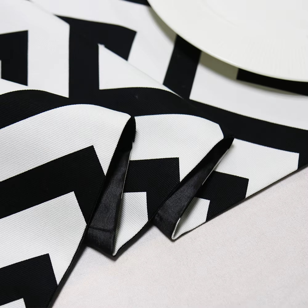 New Black White Striped Table Runner Tea Table TV Cabinet Tablecloth Home Decor Cover Table Cloth with Tassel Party Bed Runner